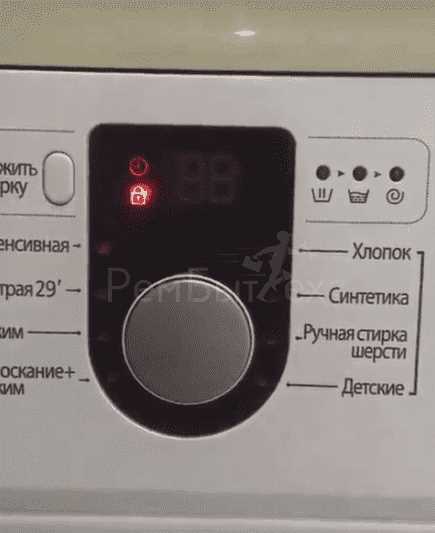 Samsung Çamaşır Makinesinde Kilit Yanıyor, Kırmızı Anahtar Göstergesi Yanıp Sönüyor — Nedeni Nedir, Ne Yapılmalı ve Nasıl Kapatılır?
