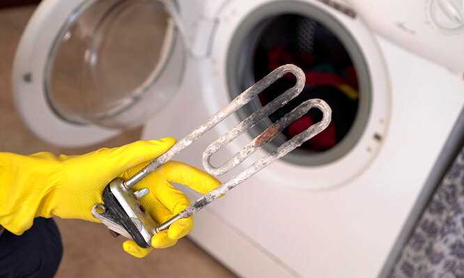 8. Çamaşır makinesindeki sifon veya tahliye sorunları çamaşırların kötü kokmasına yol açabilir