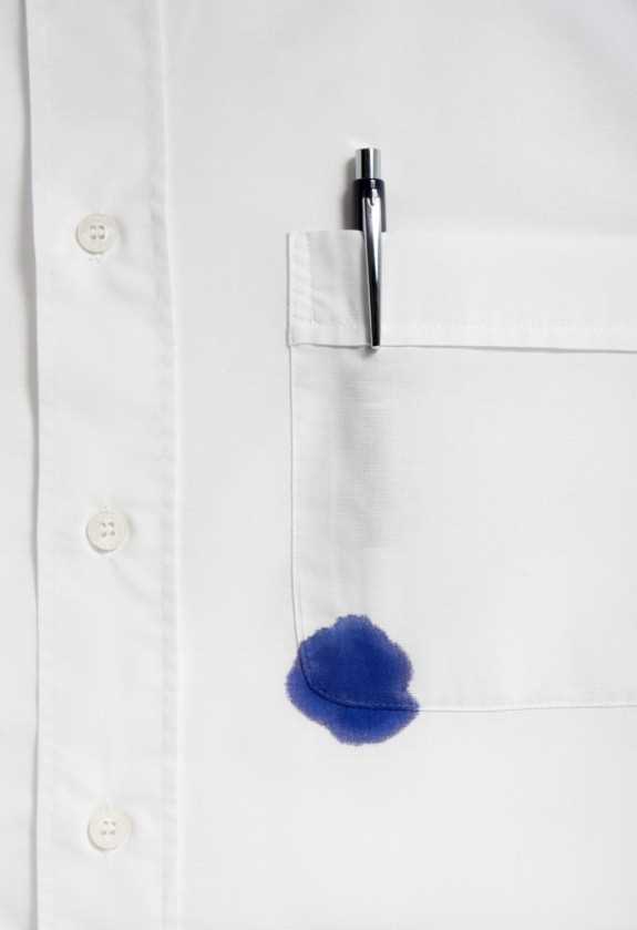 Nasıl beyaz giysiden el kalemi çıkarılır?