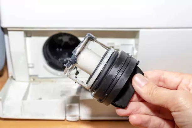 LG Çamaşır Makinesi Filtresini Temizlerken Parçaya Zarar Vermeden Nasıl Yapılır?