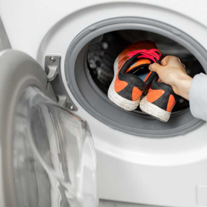 Otomatik Çamaşır Makinesi Markaları (Bosch, LG, Samsung) ile Kros Ayakkabılar Nasıl Yıkanır?