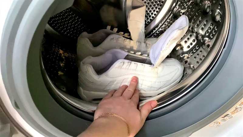 Çamaşır Makinesinde Kumaş Sneaker Nasıl Yıkanır?