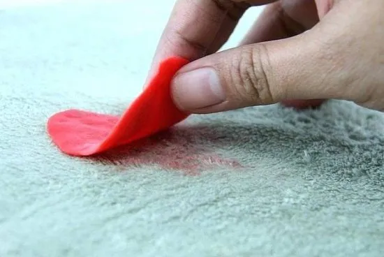 Plastik clayı duvar kağıdını çıkarmak için halk arasında bilinen yöntemler