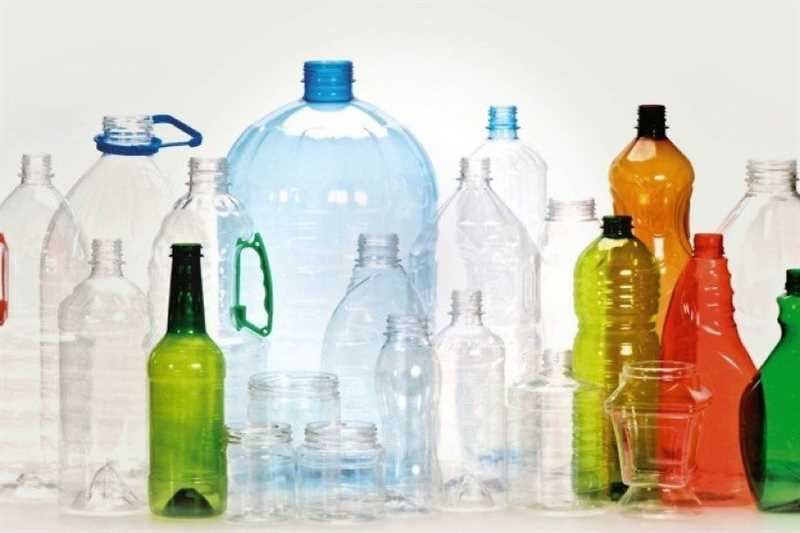 Ev yapımı karışımlarla plastik su şişesi temizliği