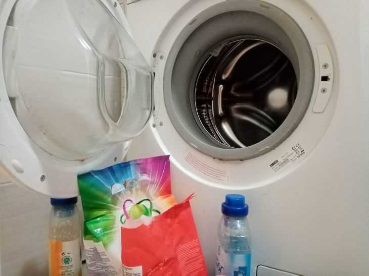 Çamaşır makinesinde toz dökmek: doğru kullanım yöntemleri